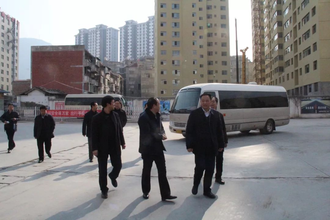 隴南市委常委、常務副市長張慶宏、副市長徐世林、市人大副主任陳榮等一行深入隴運集團公司武都汽車站開展春節(jié)前走訪慰問活動