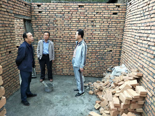 隴運(yùn)集團(tuán)公司黨委書記、董事長李寅祥同志深入琵琶鎮(zhèn)寧強(qiáng)村開展幫扶工作