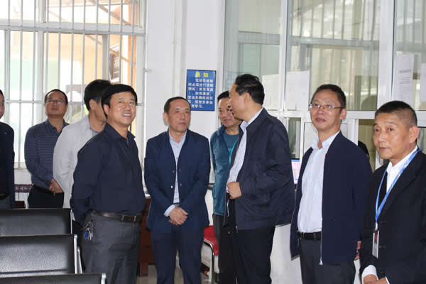 市安委辦主任、安監(jiān)局局長(zhǎng)李永宏一行到隴運(yùn)集團(tuán)公司檢查指導(dǎo)工作