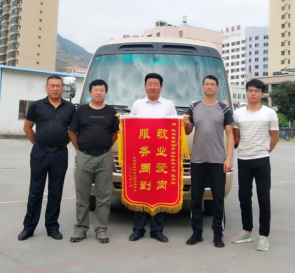 扎根潤(rùn)華 奔馳萬里不言累 情系運(yùn)輸 奉獻(xiàn)余載不言悔