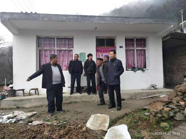 隴運(yùn)集團(tuán)公司開(kāi)展“解難題、辦實(shí)事、送溫暖”主題黨日活動(dòng)