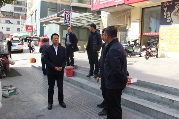 聚焦民生辦實(shí)事 優(yōu)化公交惠民生——隴運(yùn)集團(tuán)黨委書記、董事長(zhǎng)馬明喜調(diào)研新開(kāi)通公交線路